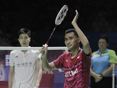 Tunggal putra Indonesia, Tommy Sugiarto, melakukan selebrasi usai mengalahkan wakil Taiwan, Chou Tien Chen, pada Indonesia Open di Istora Senayan, Kamis, (5/7/2018). Tommy SUgiarto menang 21-13 14-21 21-18. (Bola.com/M Iqbal Ichsan)
