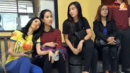 [FOTO] Roger Danuarta Kedatangan 2 Artis Cantik