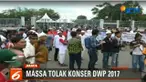 Beruntung pihak kepolisian yang memang menjaga aksi tersebut berhasil melerai dan meredam emosi para pengunjuk rasa.