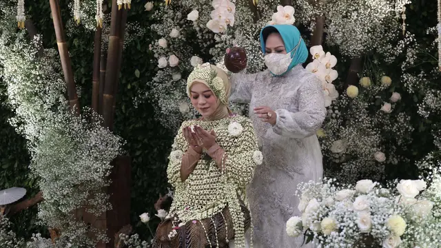 [Fimela] Siraman Lesti Kejora