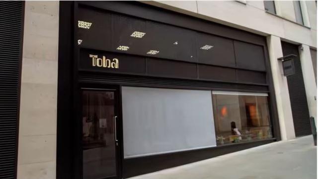 Raditya Dika Bersantap di Restoran Indonesia di Pusat Kota London, Sajikan Menu Tradisional dari Sate,sampai Ikan Arsik