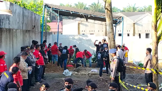Suasana makam Brigadir Yoshua di Tempat Pemakaman Umum (TPU) Sungai Bahar Unit 1 Kabupaten Muaro Jambi