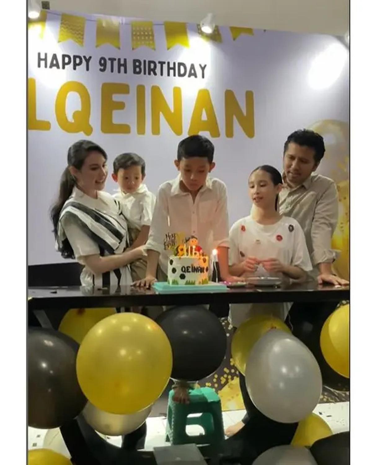 6 Potret Arumi Bachsin dan Emil Dardak Gelar SyukuranUltahAnak, Sederhana di Rumah