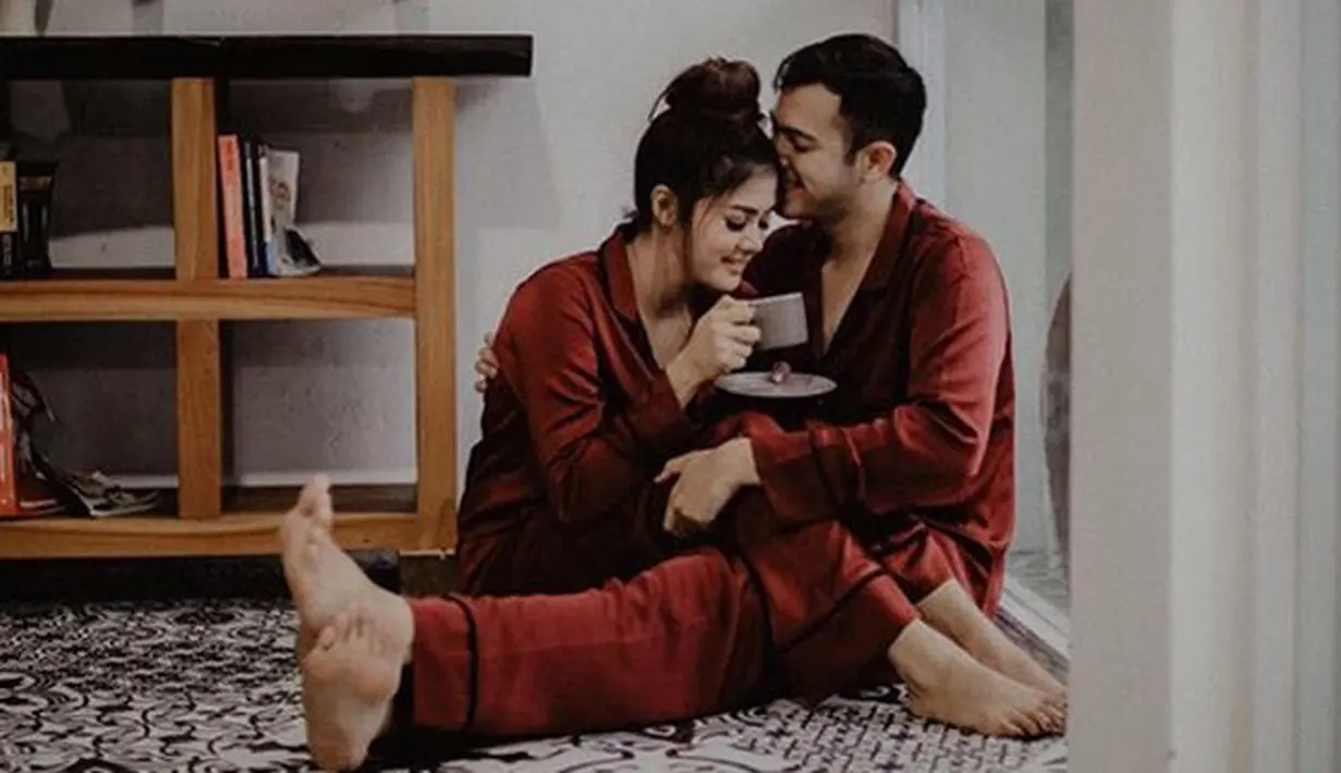 "Gampang kok hafalinnya, paling 5 menit. Nggak sampai 10 kata," ucap Rifky Balweel yang menikahi Biby Alraen pada Minggu, 7 Januari 2018 silam. (Instagram/rifkybalweel)