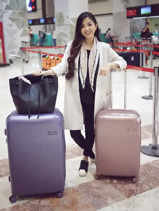 "Ready to explore Dubai with my @lipaultid squad ✈️ #babymoonlagi," tulis  bintang sinetron Cinta Cenat Cenut 3 itu sebagai keterangan foto saat akan berangkat pada 1 Desember silam. (Instagram/frandaaa87)