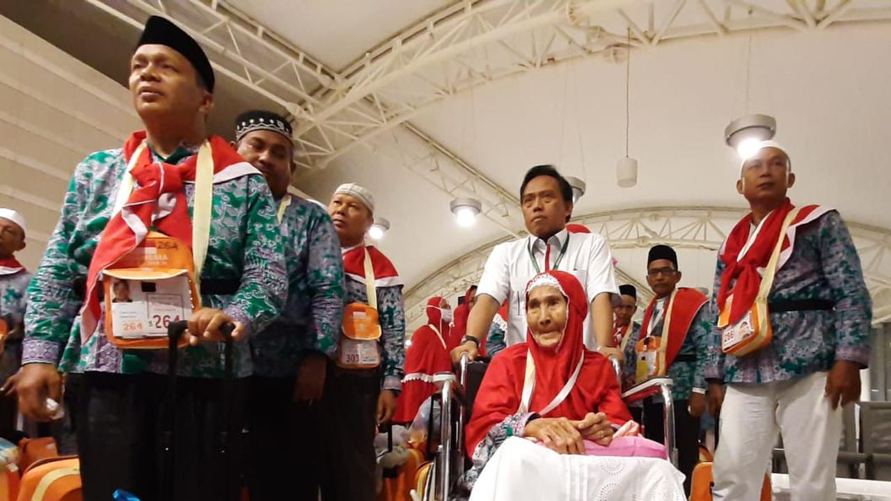 Jemaah Haji Indonesia Tiba di Bandara Prince Mohammed bin Abdul Aziz, Madinah.Foto: Darmawan/MCH