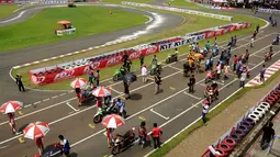 Minggu (27/4/2014), ajang balap motor nasional Indoprix 2014 mulai digelar di Sentul Internasional Karting Circuit, Bogor.(Liputan6.com/Helmi Fithriansyah)