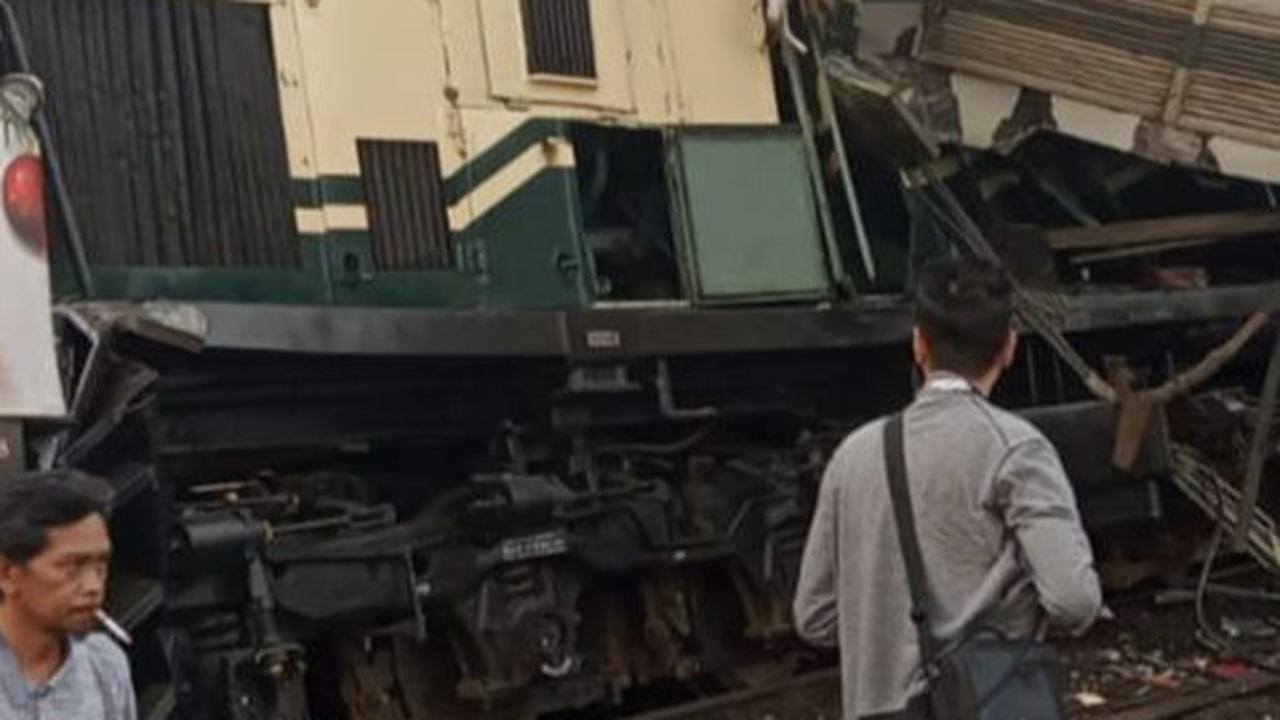 Detik-Detik Mencekam Tabrakan Kereta Api Turangga dan KA Lokal Bandung Raya