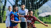 Bek Kiri Semen Padang FC, Miftah Anwar Sani dalam sesi latihan. (Bola.com/Semen Padang)