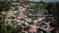 Desa Tigarihit terletak di Kecamatan Girsang Sipanganbolon, Simalungun, Sumatera Utara (Sumut), tersebut terkenal dengan Puncak Tigarihit yang berada di bibir Danau Toba (Website Kemenparekraf)
