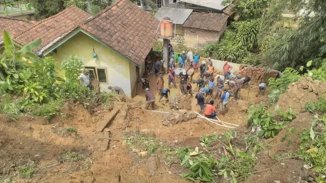 Longsor merusak rumah di Desa Tlaga Kecamatan Gumelar, Banyumas. (Foto: Liputan6.com/BPBD Banyumas/Muhamad Ridlo)