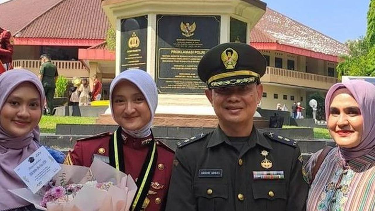 "Terima kasih nak sudah menyayangi ayah. Karena kebahagiaan orang tua adalah dicintai anak-anaknya," tutupnya, demikian dikutip dari keterangan video.