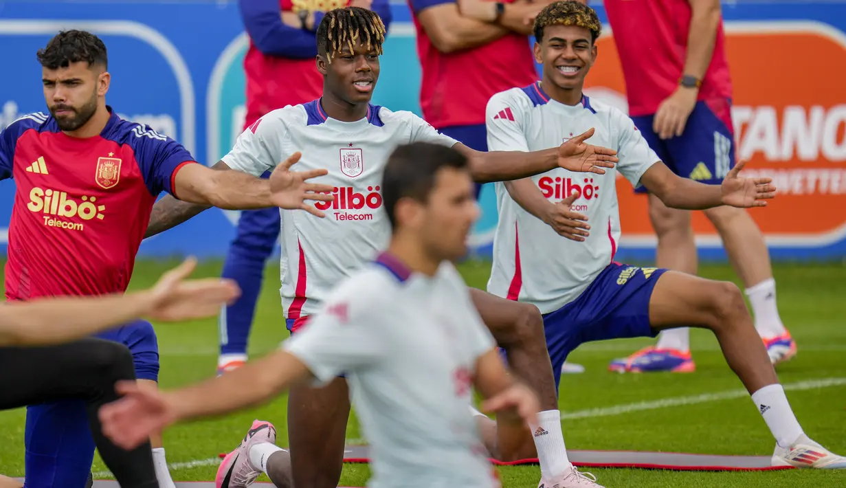 Timnas Spanyol melakukan persiapan jelang bentrok dengan Inggris di partai final Euro 2024 di Olympiastadion, Jerman. (AP Photo/Manu Fernandez)