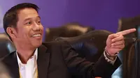 Sekjen PSSI 2021-2023 Yunus Nusi, memberi keterangan pers usai Kongres Luar Biasa (KLB) PSSI di Hotel Shangri-La, Jakarta Pusat, Kamis (16/2/2023). Yunus Nusi mundur sebagai Sekjen periode 2023-2027. (Bola.com/M Iqbal Ichsan)