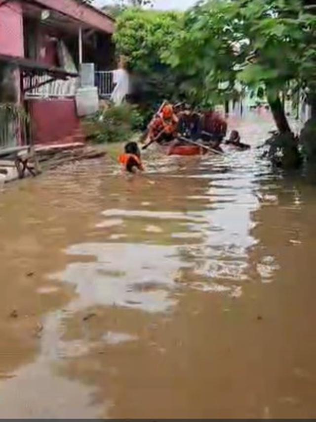 Kawasan Cililitan, Jakarta Timur banjir.
