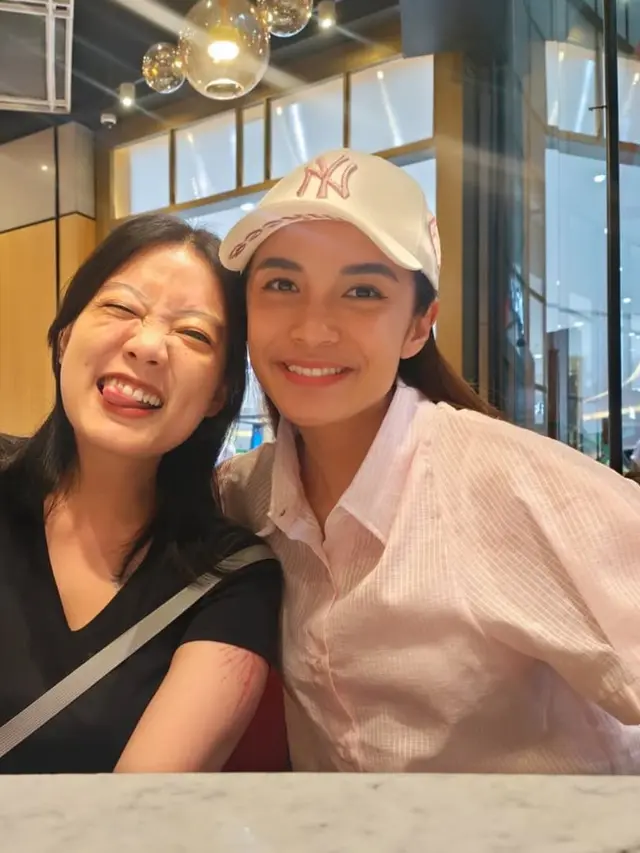 Gaya Leonny dan Chelsea saat Tak Sengaja Berjumpa (Foto: Instagram @leonyvh)