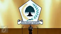 Presiden Jokowi memberikan sambutan saat menghadiri Penutupan Rapimnas I Partai Golkar 2016 di Istora Senayan, Jakarta, Kamis (28/7). Sejumlah pimpinan lembaga, menteri dan pimpinan partai turut hadir. (Liputann6.com/Johan Tallo)