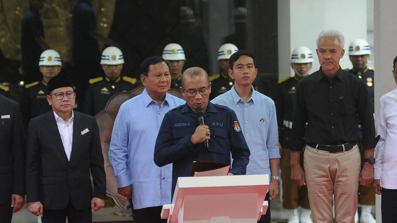 Ketua Komisi Pemilihan Umum (KPU) Hasyim Asy'ari dinyatakan melanggar Kode Etik Penyelenggara Pemilu oleh Dewan Kehormatan Penyelenggara Pemilu (DKPP).