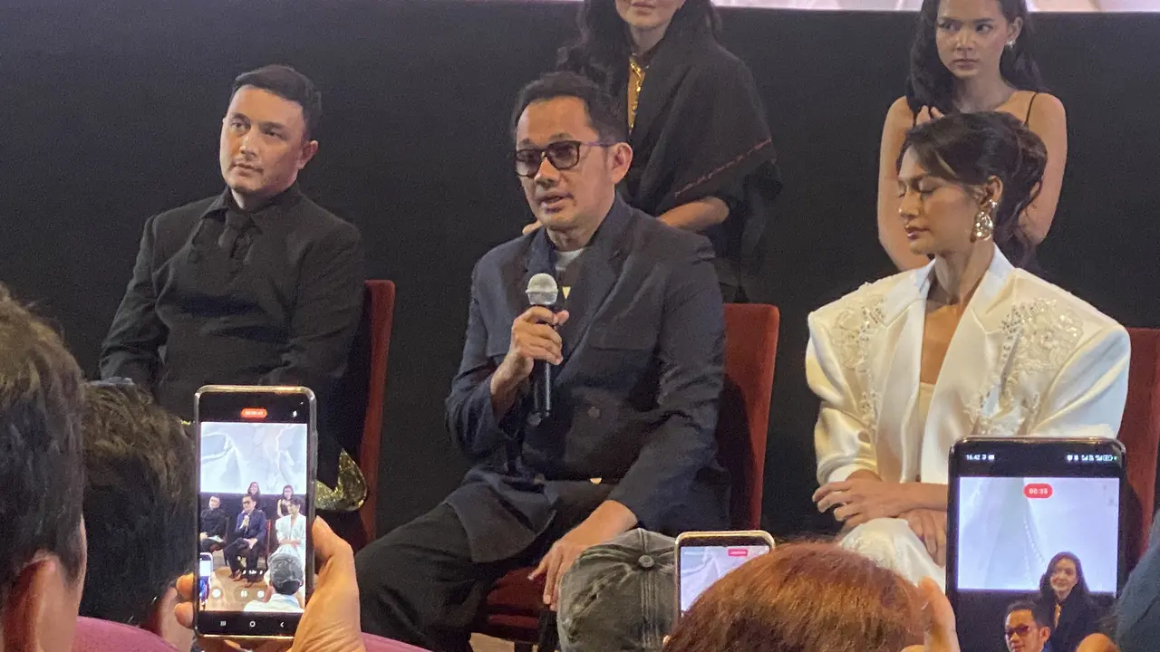 Hanung Bramantyo dalam konferensi pers film Beautiful Pain yang dihelat di Jakarta, Kamis (15/10/2026). (Liputan6.com/Nola Vemiliana)