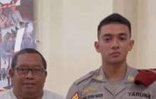 Taruna Akpol Tampan Khalifah Nasif Diapit Para Perwira Polisi Sampai 'Disayang-sayang', Netizen: Berkharisma Calon Adhi Makayasa