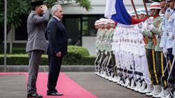 Menteri Pertahanan Sjafrie Sjamsoeddin menerima kunjungan Sekretaris Dewan Keamanan Rusia Sergei Shoigu di kantor Kementerian Pertahanan Republik Indonesia, Jakarta, Selasa 25 Februari 2025. (Yasuyoshi Chiba/AFP)