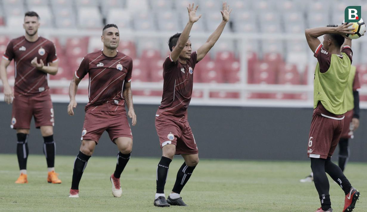 Kapten Persija Jakarta, Ismed Sofyan, saat latihan jelang laga perdana Liga 1 di SUGBK, Jakarta, Kamis (22/3/2018). Persija akan berhadapan dengan Bhayangkara FC. (Bola.com/M Iqbal Ichsan)