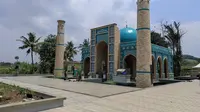 Masjid Al-Bukhari di kota Cianjur. Masjid kubah biru ini terinspirasi dari gaya aristektur Uzbekistan. Dok: Kedubes Uzbekistan