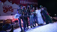 Slank bersama dengan budayawan Zastrouw Al Ngatawi di pondok pesantren Amanatul Ummah, Mojokerto, Jawa Timur.