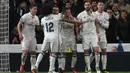 Pemain Real Madrid merayakan gol yang dicetak Karim Benzema ke gawang Dortmund. Madrid sempat unggul 2-0 atas Dortmund berkat dua gol Benzema. (Reuters/Juan Medina)