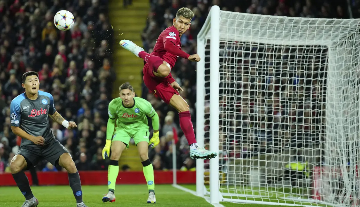 Bertandang ke markas Liverpool pada laga pekan ke-6 Grup A Liga Champions 2022/2023, Napoli harus menyerah dua gol tanpa balas. (AP/Jon Super)