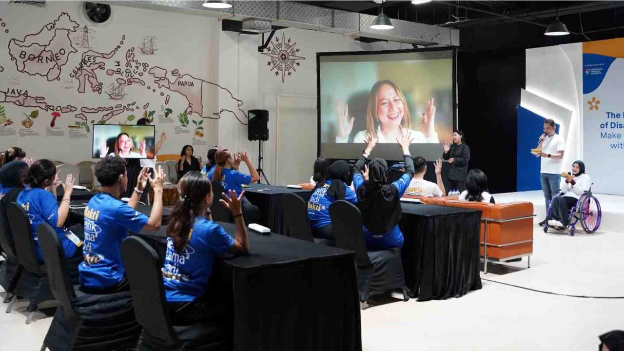 Intip Antusiasme Teman Tuli Belajar Makeup Mulai dari Materi Dasar hingga Dapat Sertifikasi