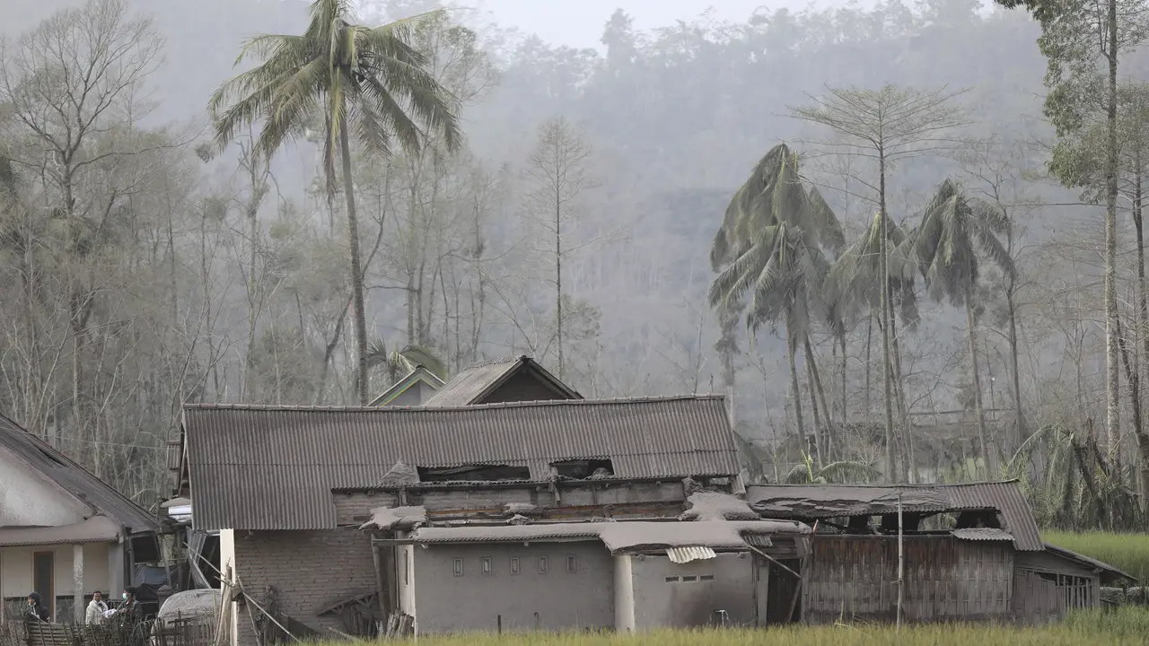 Rumah-Rumah Terdampak Gunung Semeru Meletus