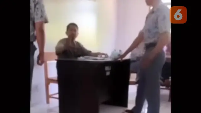 Viral Guru SMAN 3 Takalar hina profesi petani orangtua siswa (Liputan6.com/Istimewa)