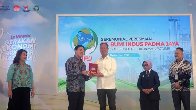 Peresmian Pabrik Daur Ulang PET Lokal Berteknologi Foodgrade di Jombang.