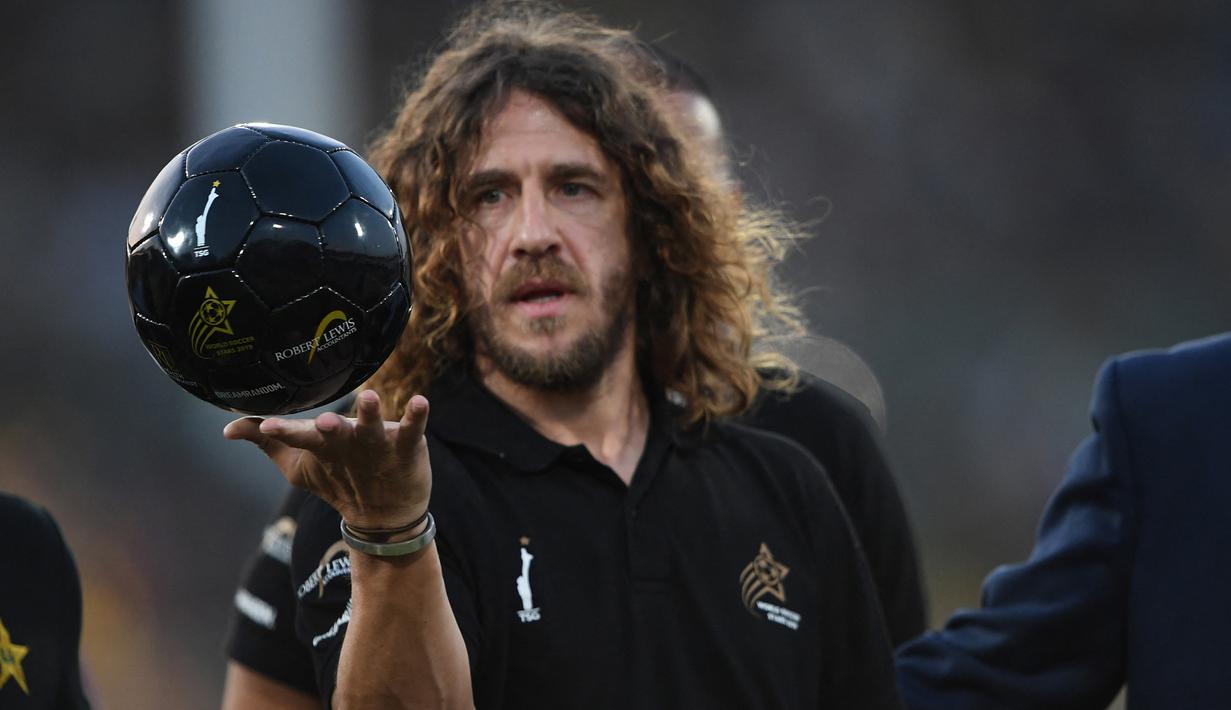 Carles Puyol. Eks bek tengah Barcelona ini pernah menjabat sebagai Wakil Direktur Sepak Bola Barcelona di bawah Andoni Zubizaretta hingga 2015. Pada September 2019 ia menolak tawaran posisi Direktur Olahraga Barcelona. Kini, ia berpeluang menjabat sebagai Direktur Teknik Barcelona. (AFP/Asif Hassan)