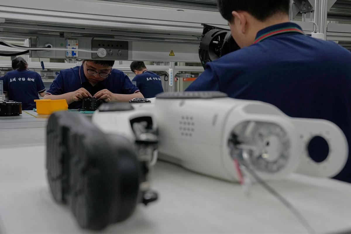 FOTO: Melihat Pabrik Robot Masa Depan di Beijing