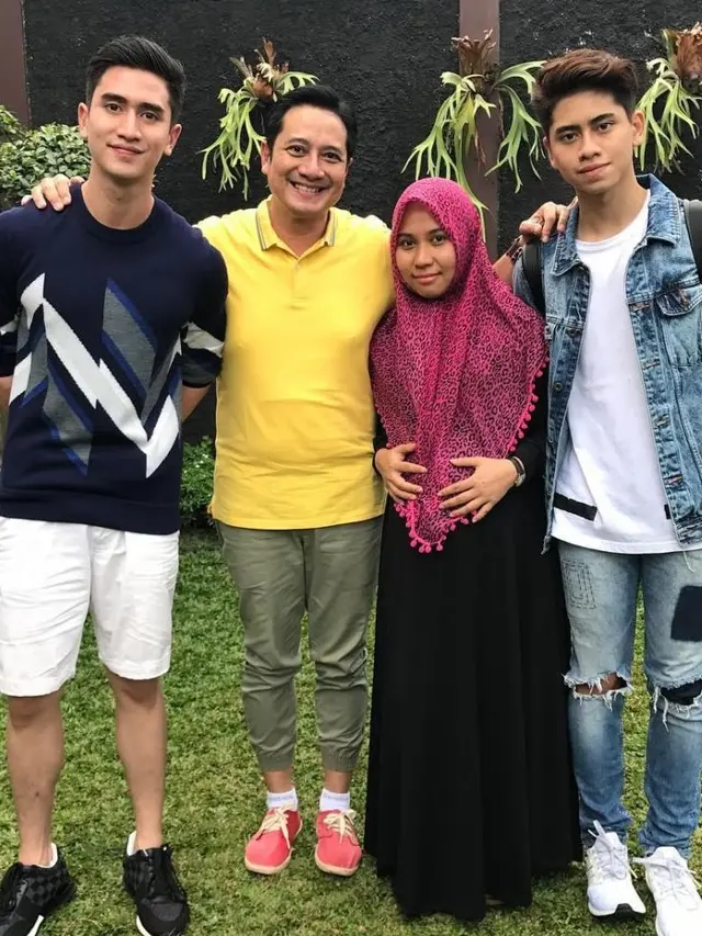 6 Momen Kedekatan Seleb dengan ibu Sambungnya, Bak Kakak Adik