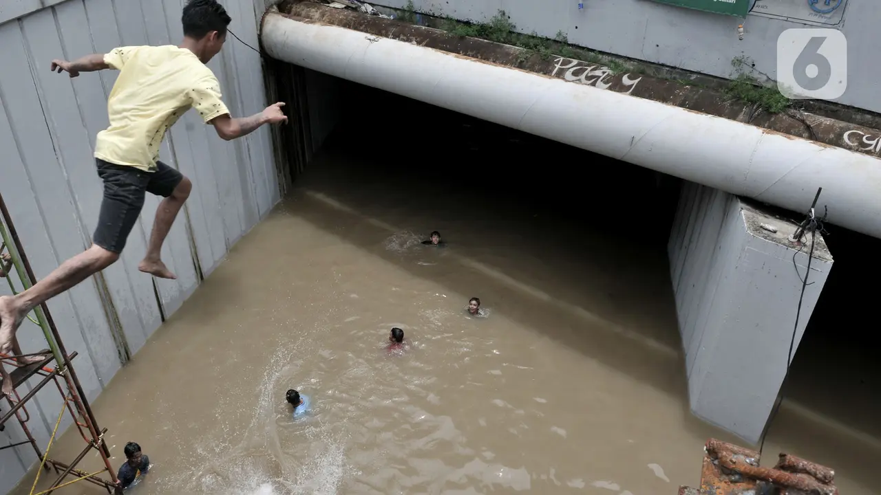 Banjir Rendam Underpass Senen, Lalin Cempaka Putih - Pasar Senen Terputus