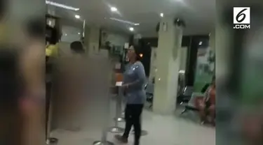 Aksi VM (25), wanita yang berbelanja di Apotek Roxy Tamansari, Jakarta Barat, tanpa busana beberapa hari lalu masih menimbulkan penasaran. Salah satunya terkait taksi yang ditumpanginya.