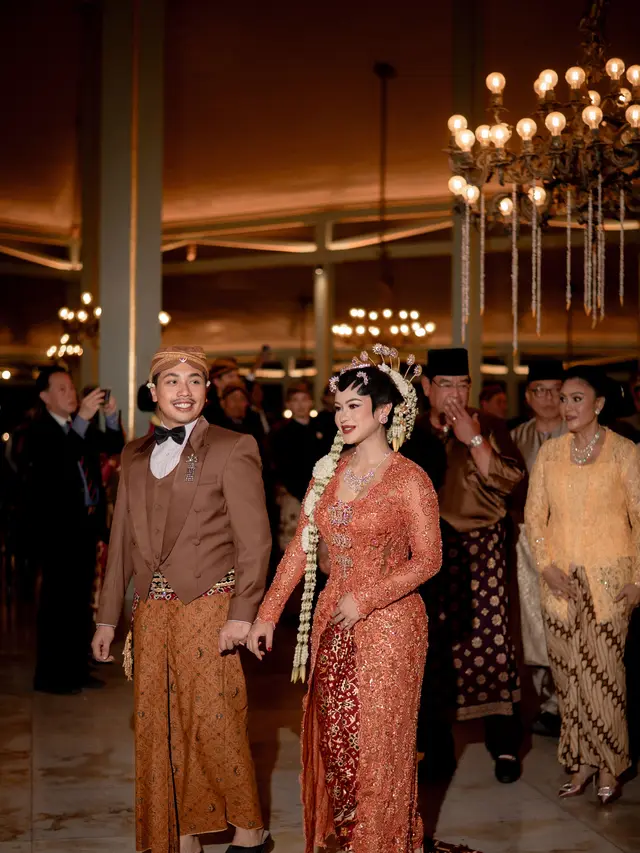 Pesona Ningrat Tunku Aishah Johara di Malam Resepsi Mangkunegaran, Anggun dengan Batik Warisan Sang Ibu