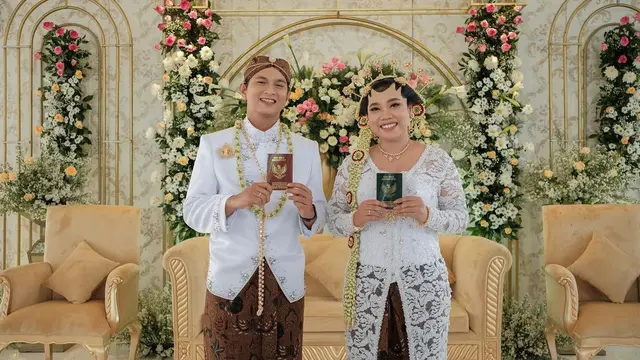 7 Potret Akad Nikah Mumuk Gomez dan Eno Retra, Usung Adat Jawa