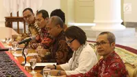 Ketua KPK Komisi Pemberantasan Korupsi (KPK) Agus Rahardjo bersama pimpinan KPK lainnya saat melakukan pertemuan dengan Presiden Joko Widodo di Istana Bogor, Jawa Barat, Rabu (4/7). (Liputan6.com/Angga Yuniar)