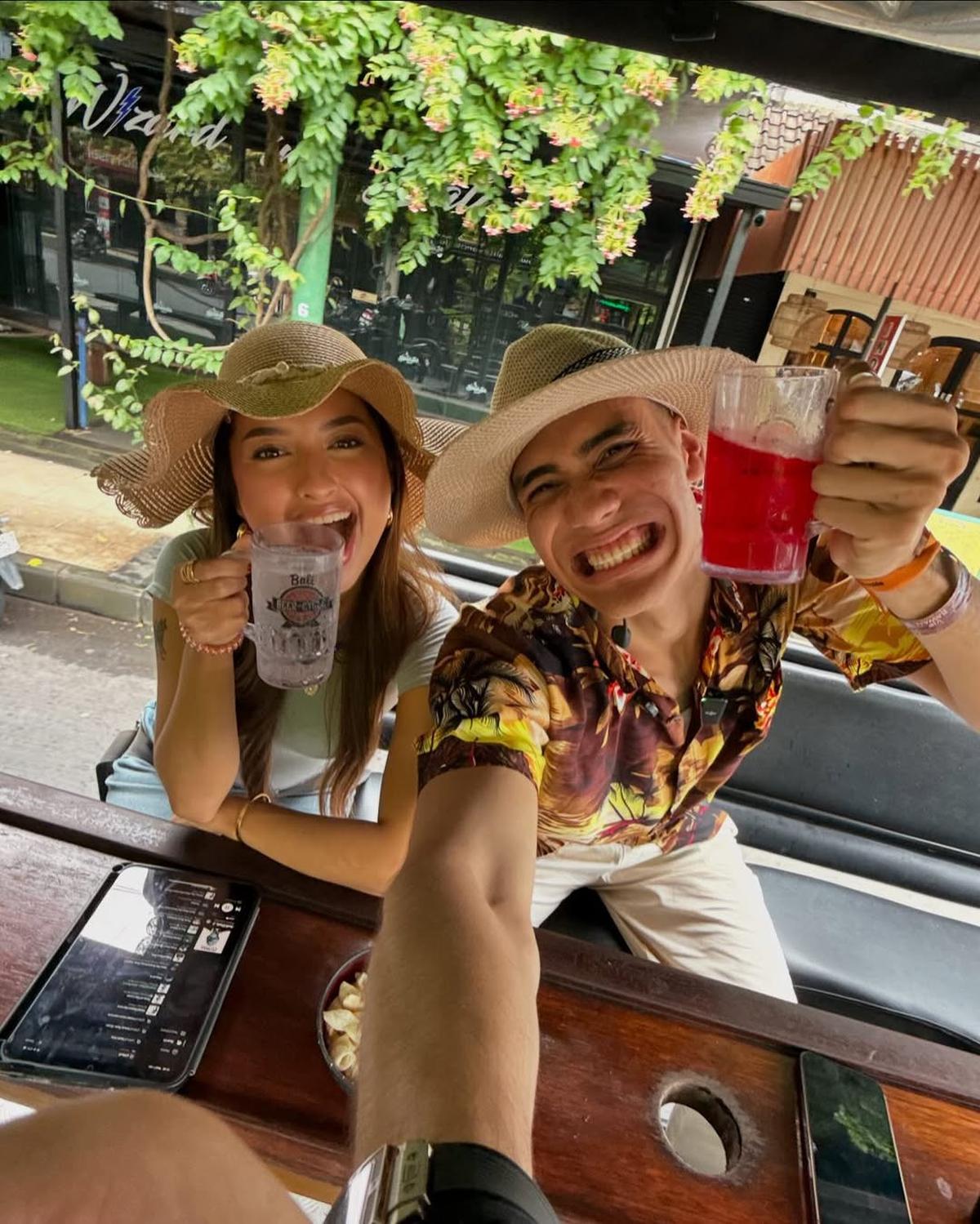 Aisar Khaled Foto Bareng Jennifer Coppen, Fans Fuji Ngamuk Sampai Disuruh Pulang ke Malaysia