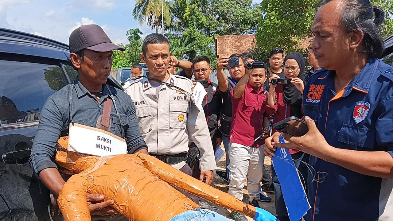 Ada 63 Adegan, Detik-Detik Tahanan Rutan Polsek Kumpeh Ilir Tewas Dianiaya Polisi Terungkap saat Rekonstruksi