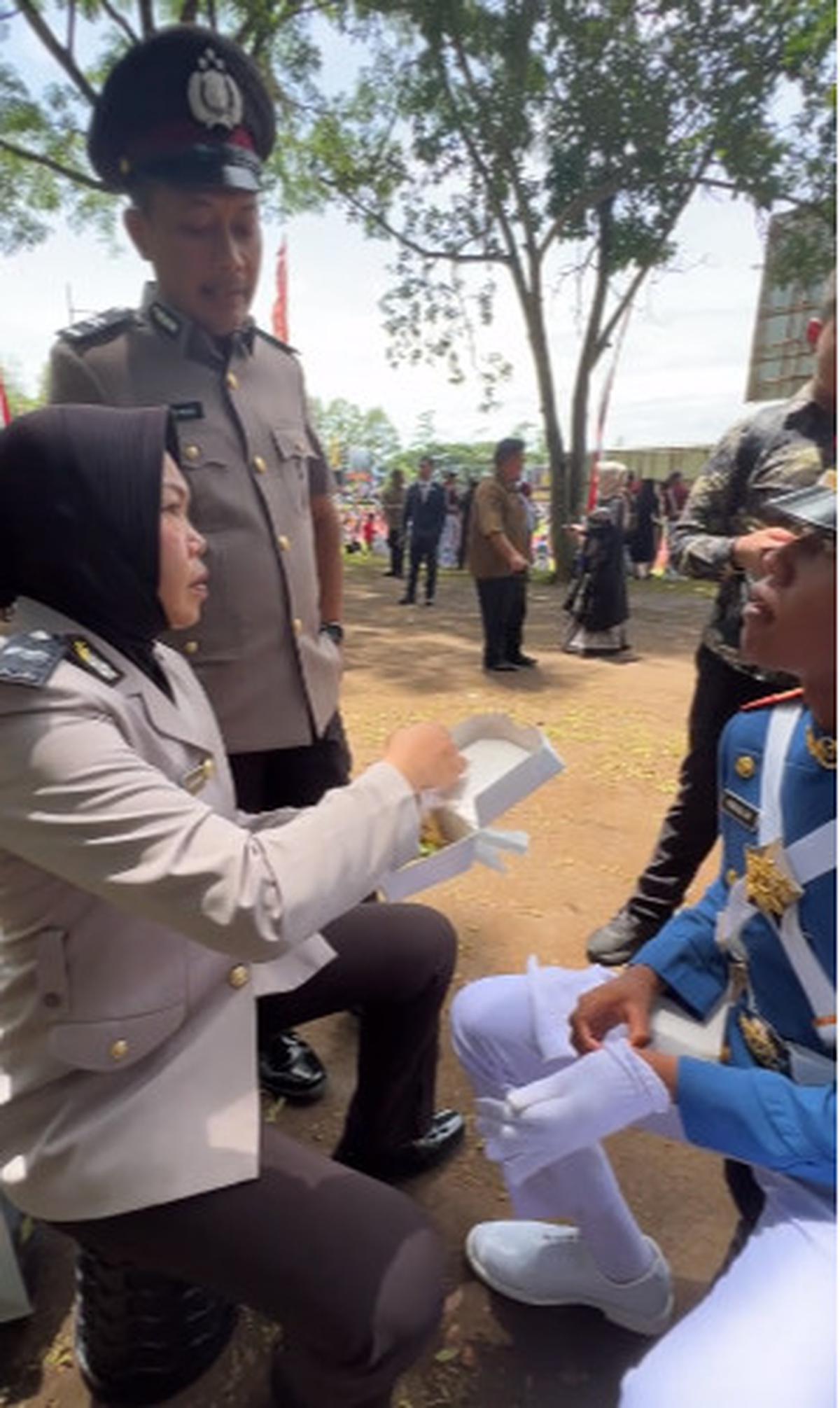 Kedua Orangtua Bintara Polisi Anaknya Taruna Akmil