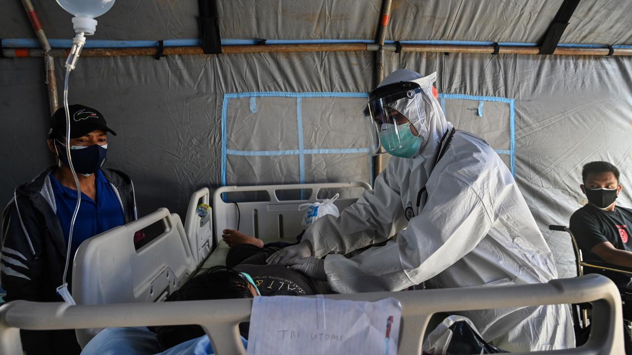 Tenda perawatan korban gempa Mamuju