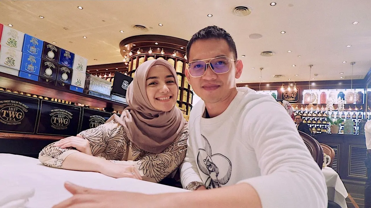 6 Momen Kebersamaan Rezky Aditya dan Citra Kirana Buka Bareng Keluarga Besar