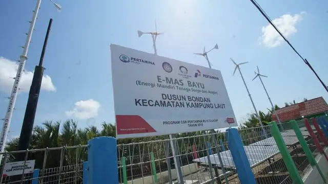Emas Bayu dan Embak Mina Pertamina Berbagi Cahaya di Pesisir Selatan Jawa