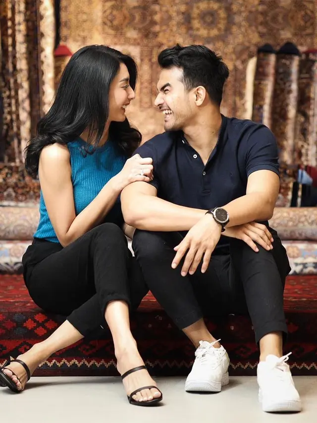 Resmi Pacaran, Ini 7 Potret Kompak Tyas Mirasih dan Tengku Tezi