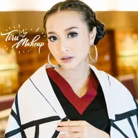 Rinni Wulandari dengan makeup simpel. (Instagram/rinni_w).